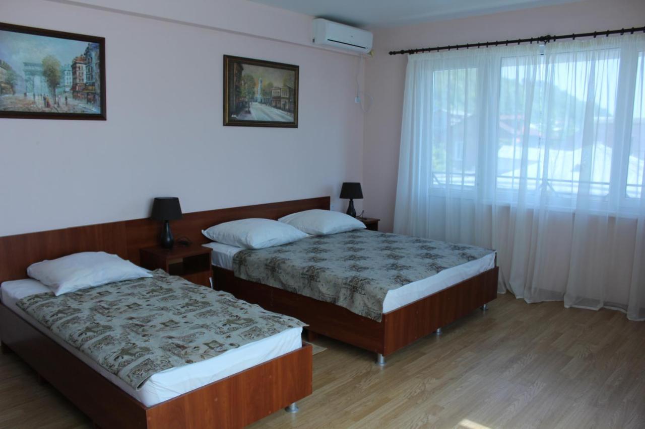 Guest House Zvanba Gagra Exterior photo